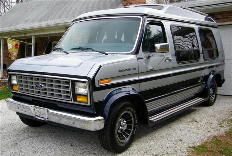 Ford Econoline V8
