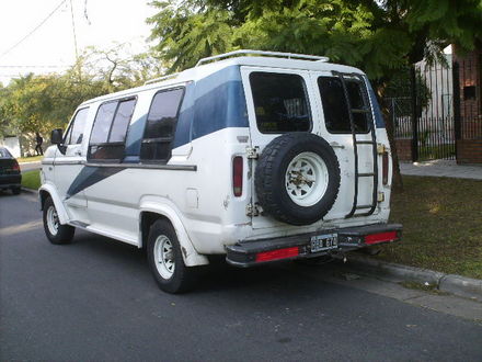 Ford Econoline V8