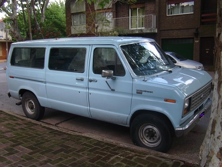 Ford Econoline V8