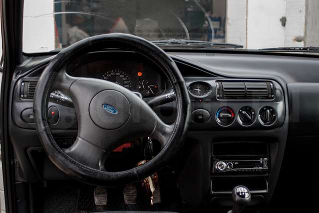 Ford Escort 5