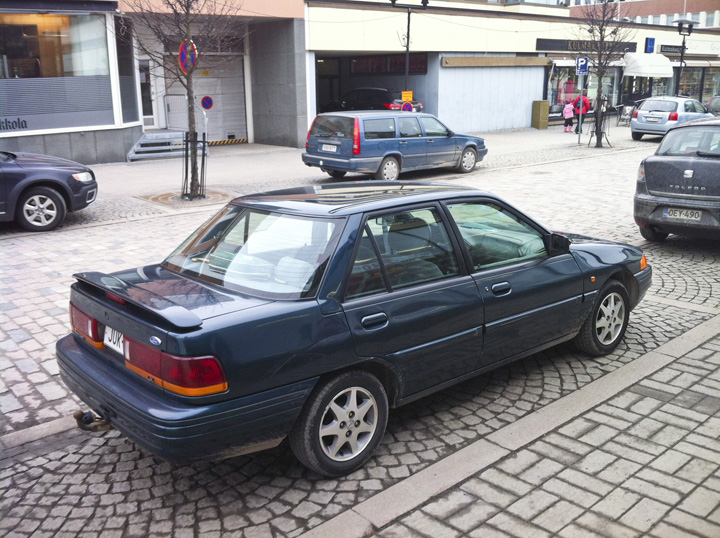Ford Escort Sedan