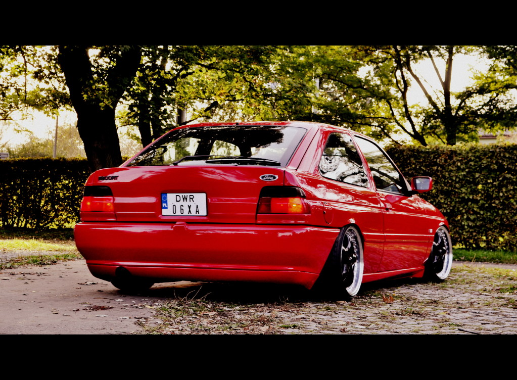 Ford Escort Slammed