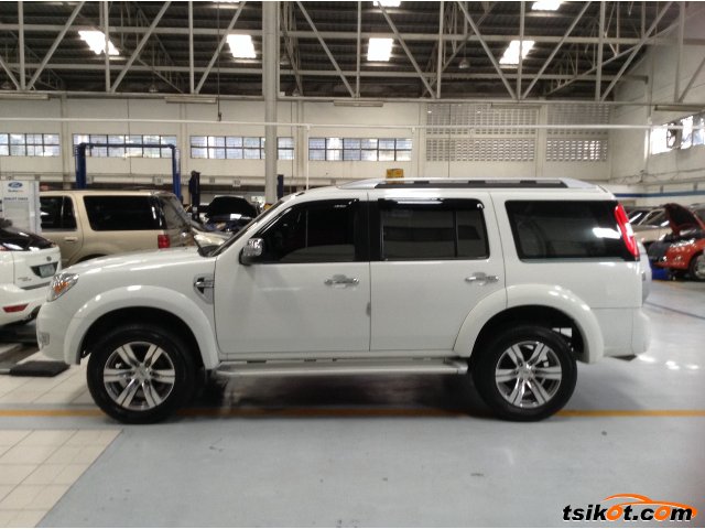 Ford Everest White