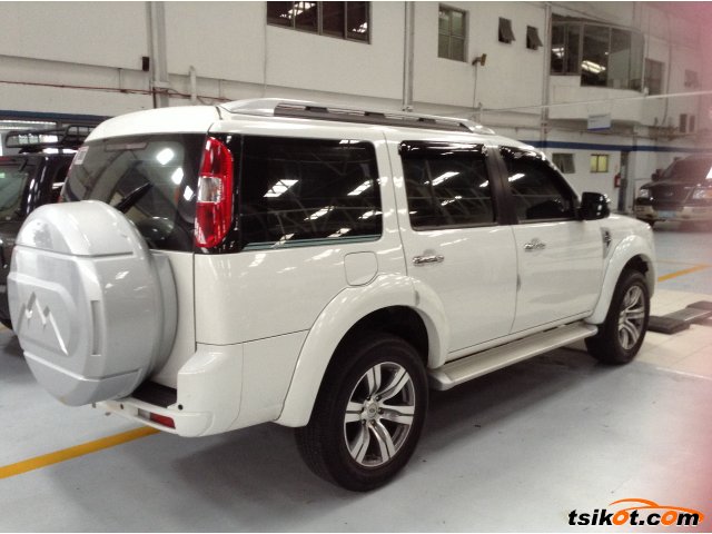 Ford Everest White