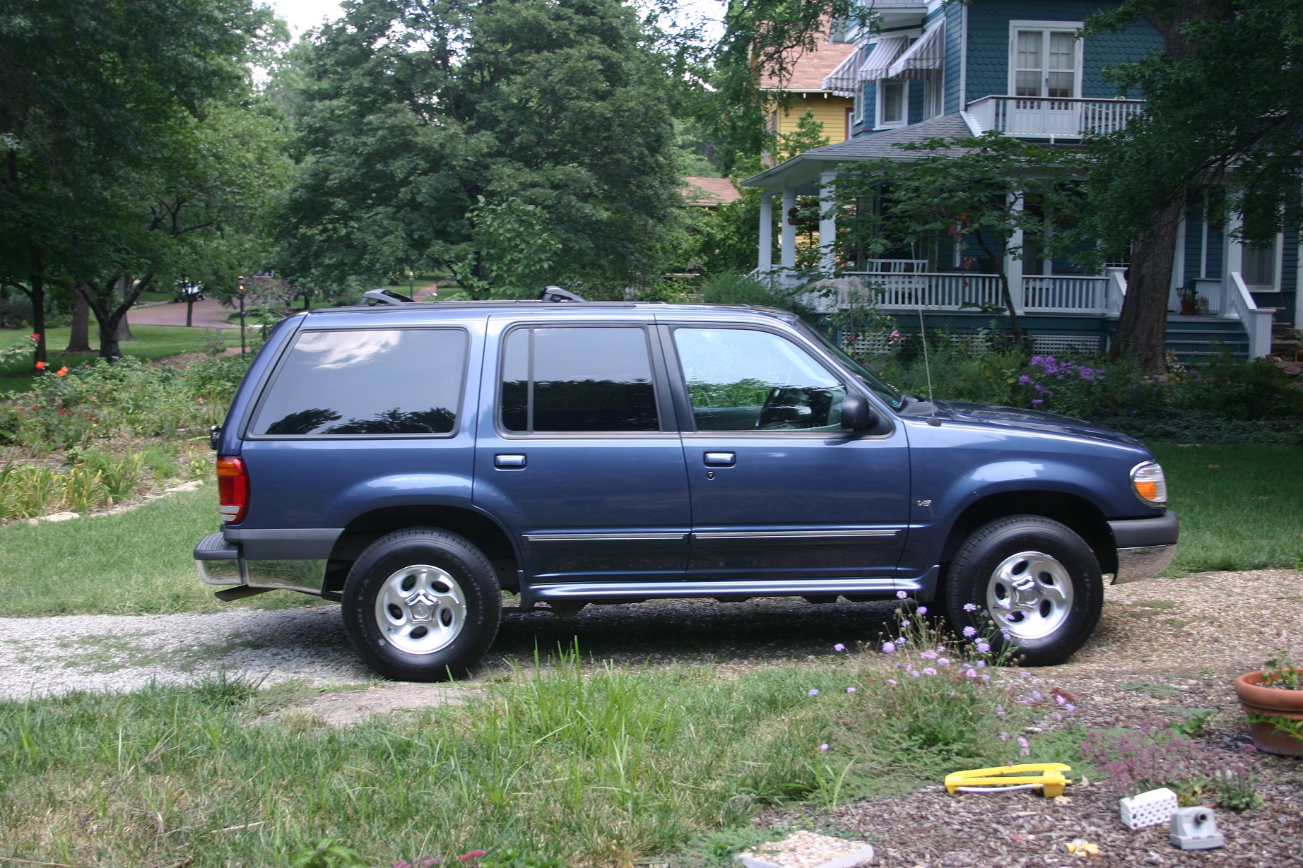 Ford Explorer Blue