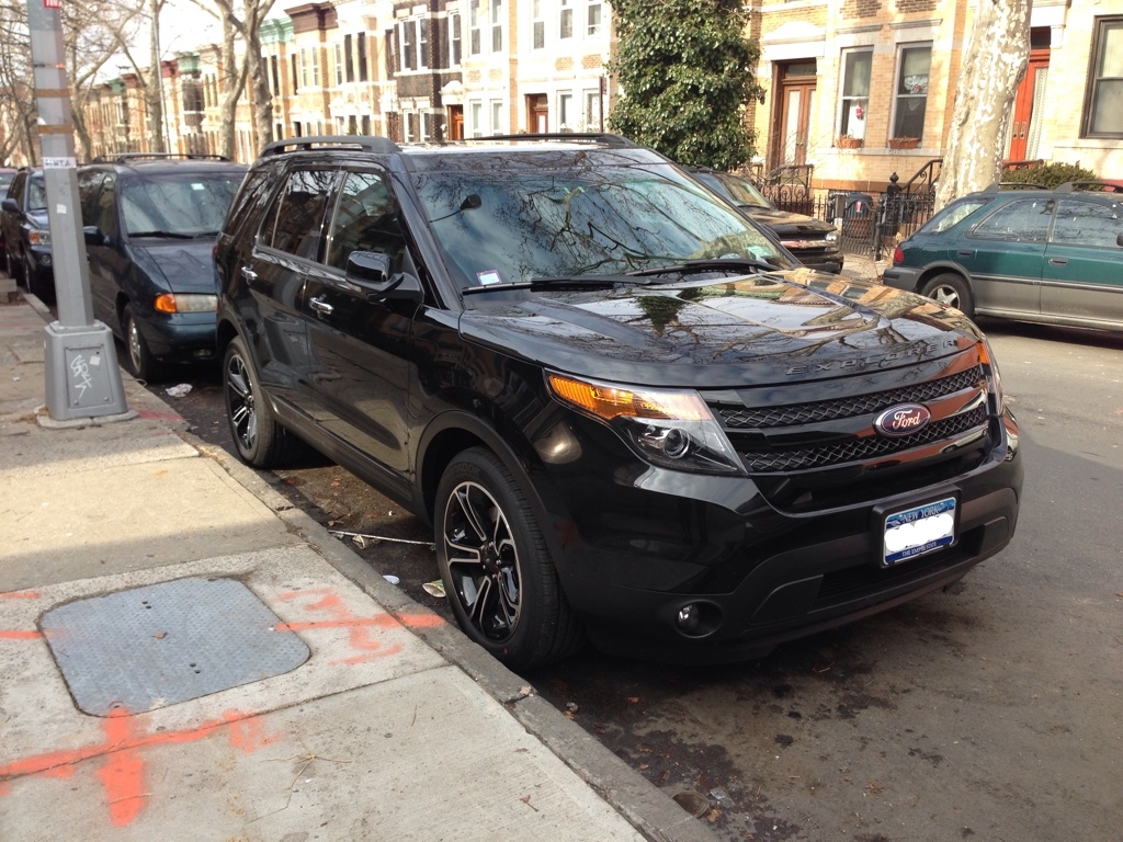 Ford Explorer Sport Black