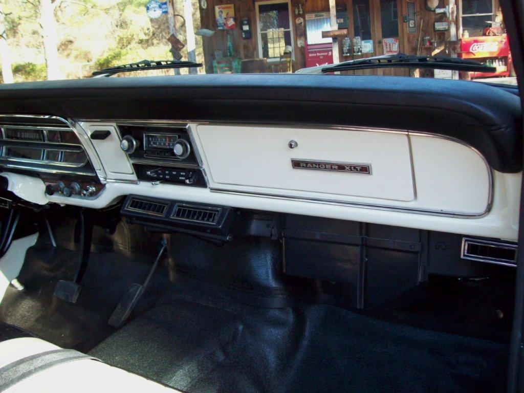 Ford F100 Sport Custom