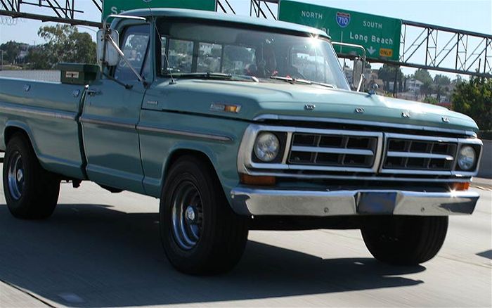 Ford F100 Sport Custom