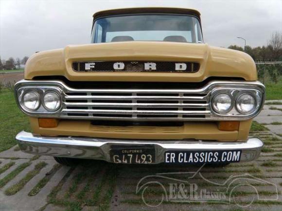 Ford F100 V8