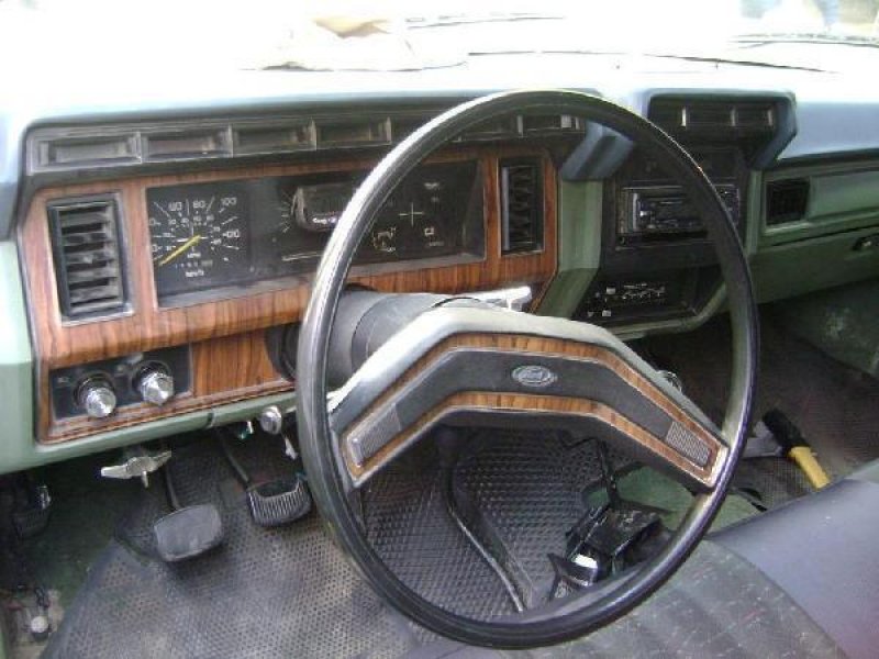Ford F100 V8