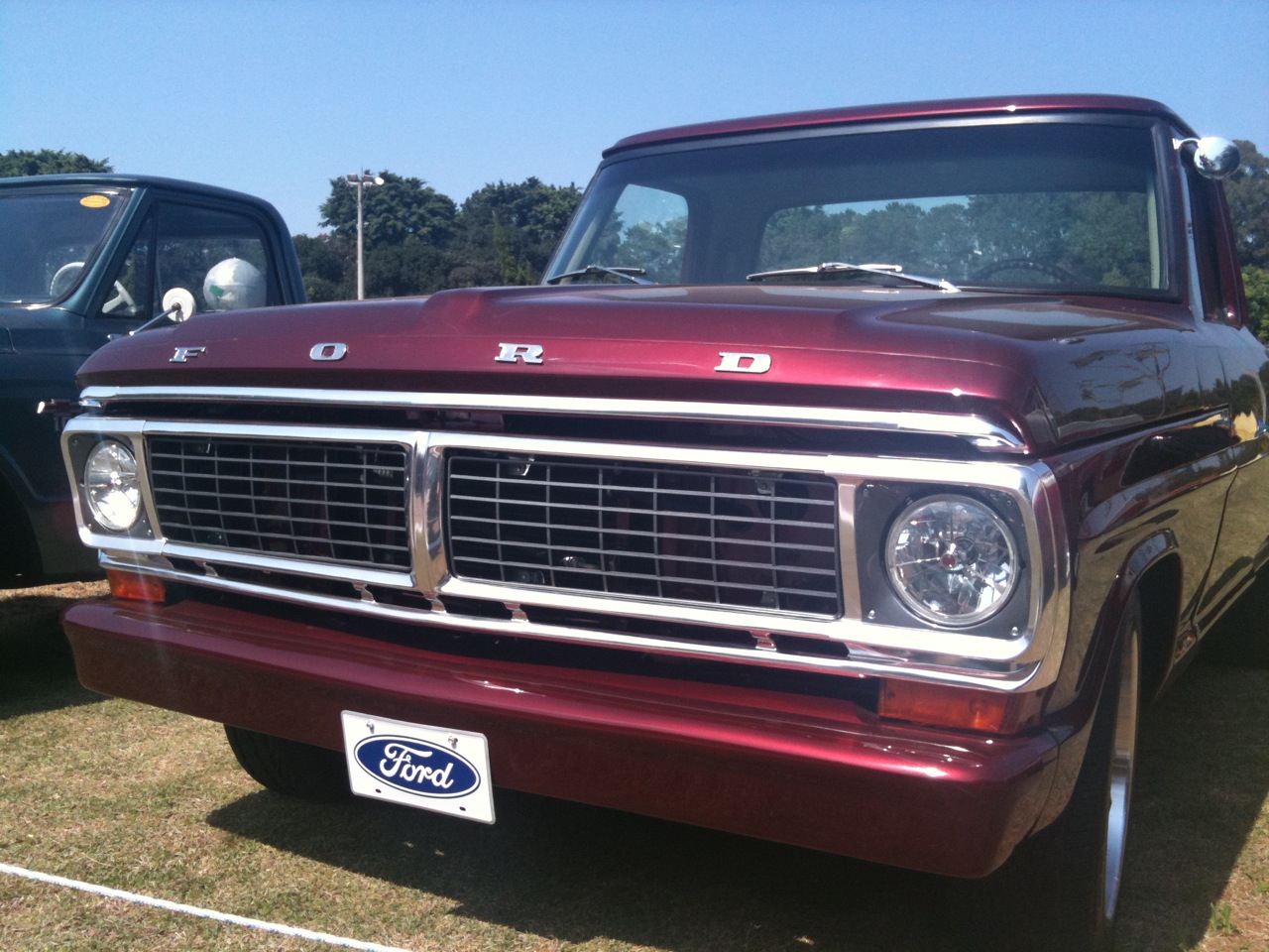 Ford F100 V8