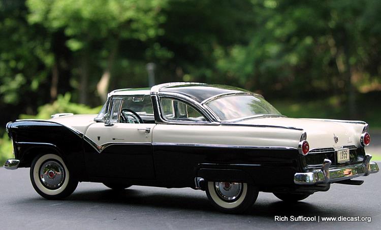 Ford Fairlane Crown Victoria Skyliner