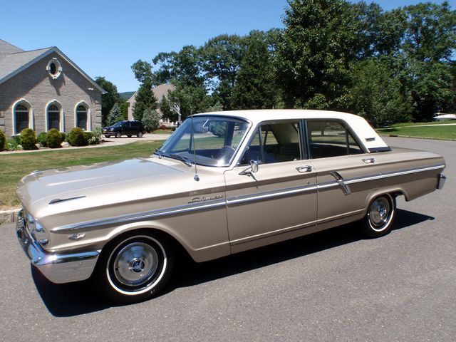 Ford Fairlane Sedan