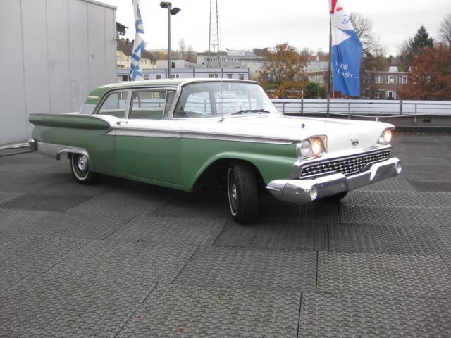 Ford Fairlane V8
