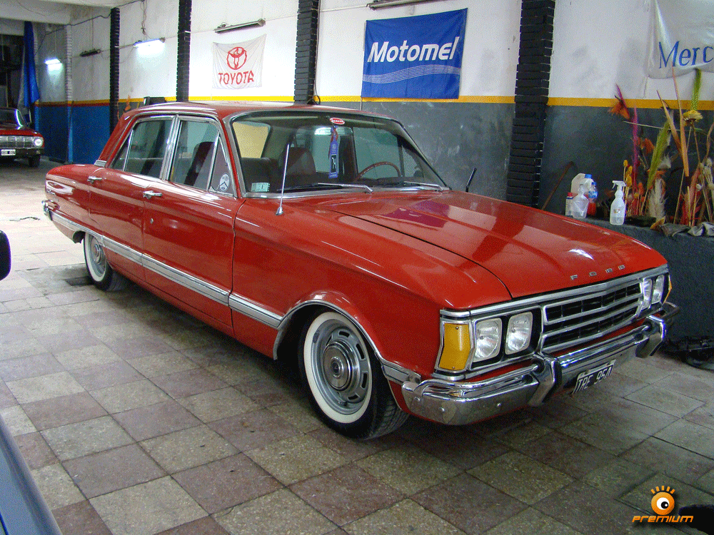 Ford Falcon Deluxe