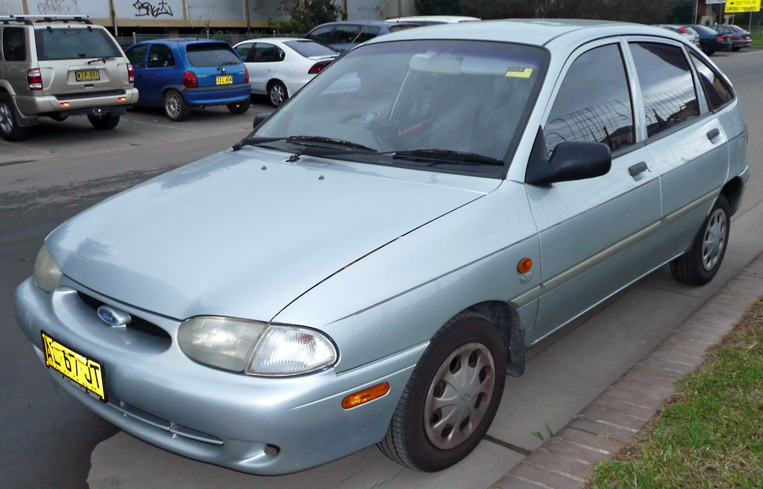 Ford Festiva 2000