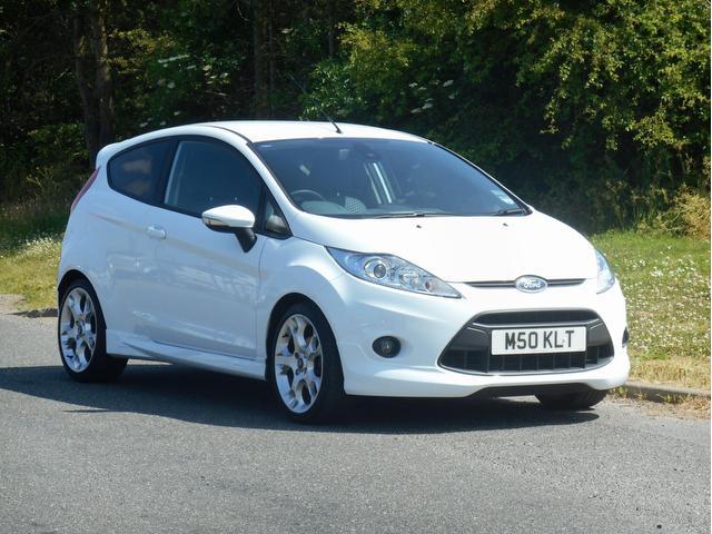 Ford Fiesta Titanium White