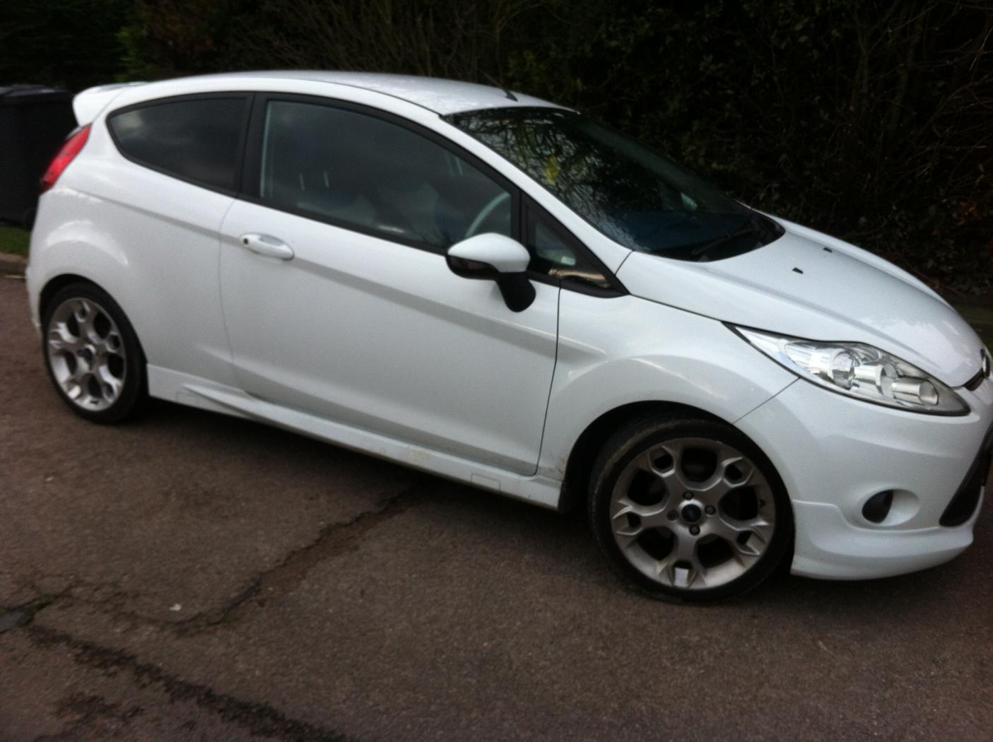 Ford Fiesta White 2013 Ford Fiesta White 2013