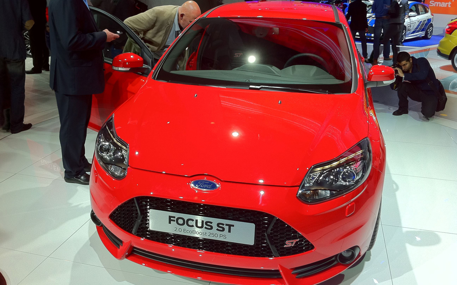 Ford Focus ST red