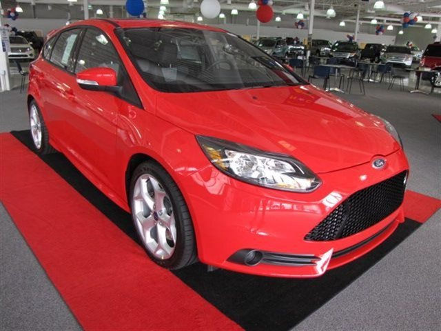 Ford Focus ST red