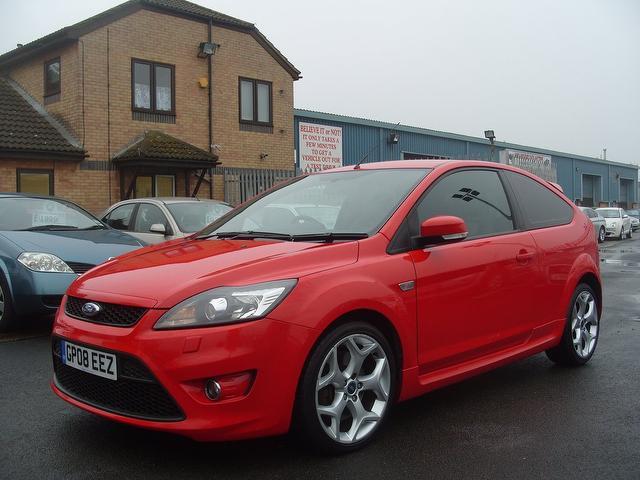 Ford Focus ST red