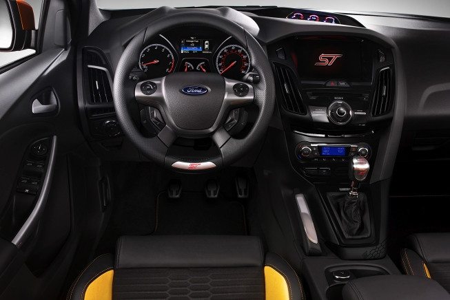 Ford Focus ST yellow