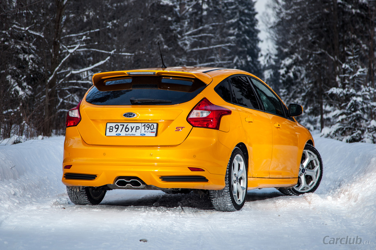 Ford Focus ST yellow