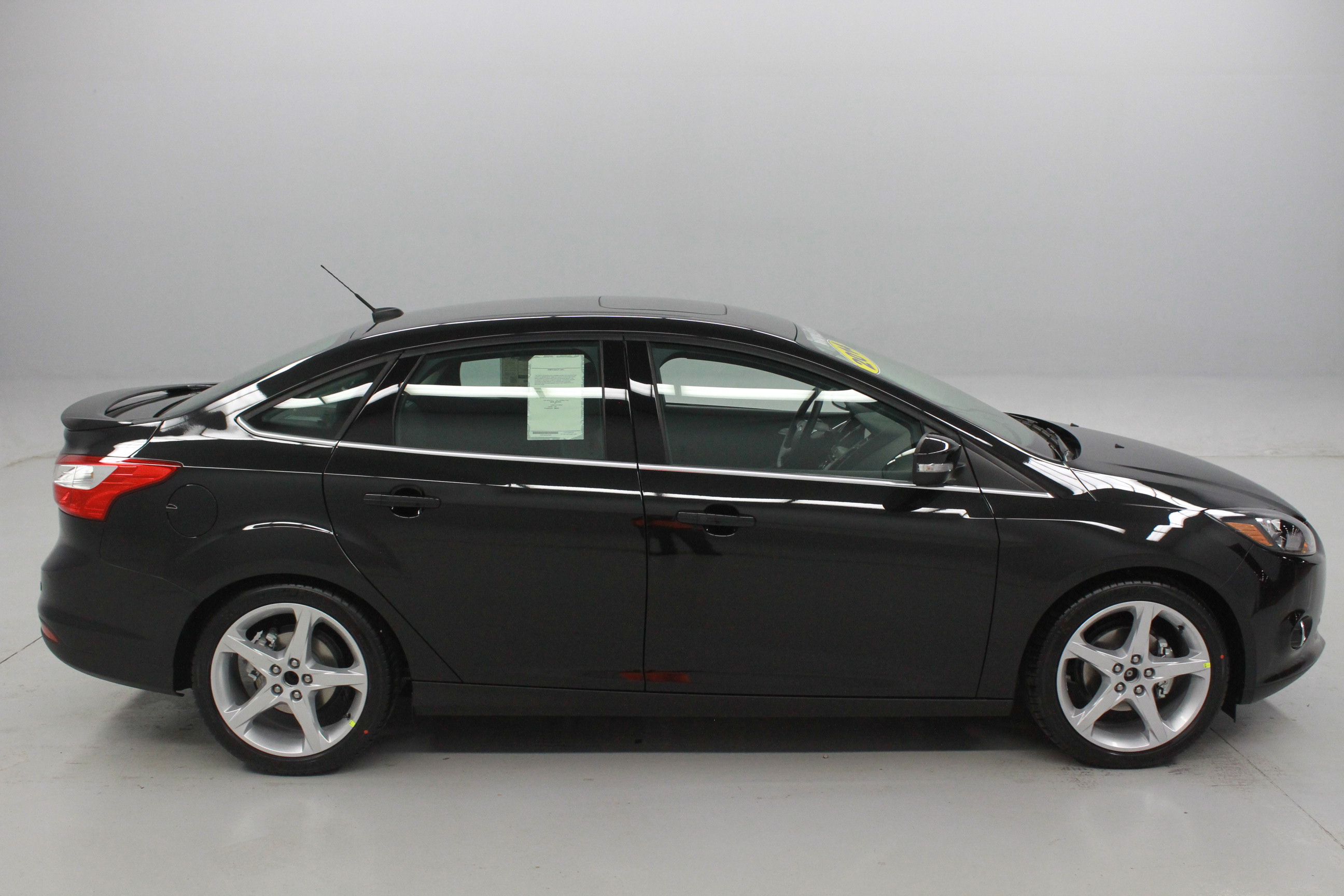Ford Focus Sedan 2014