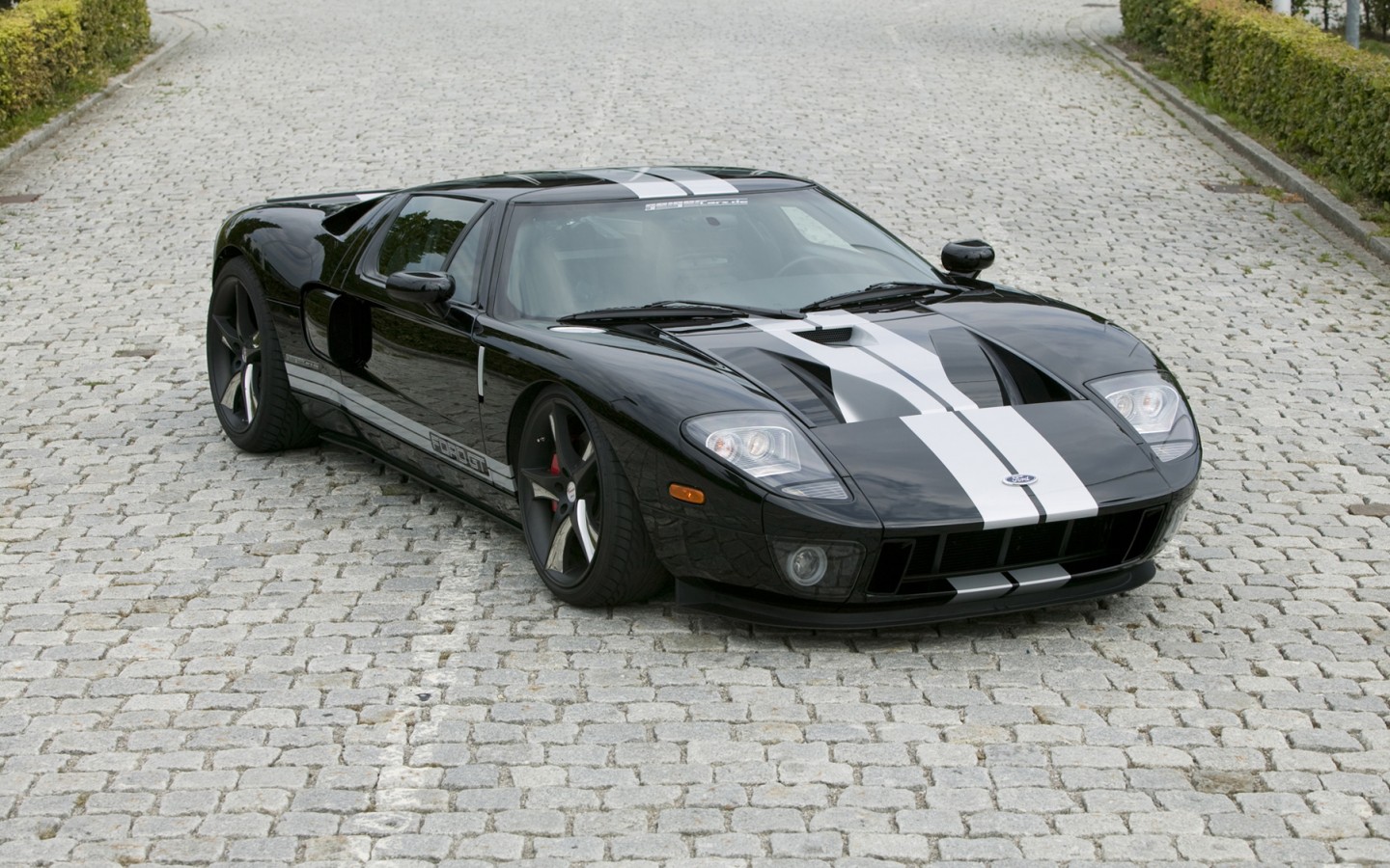Ford GT 900