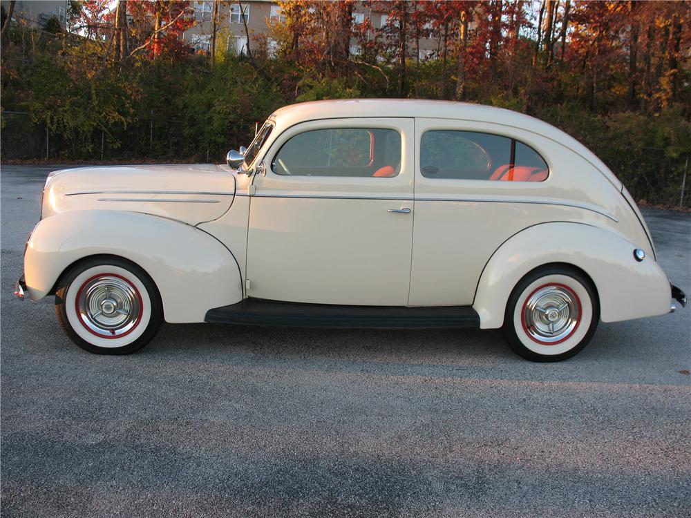 Ford Deluxe