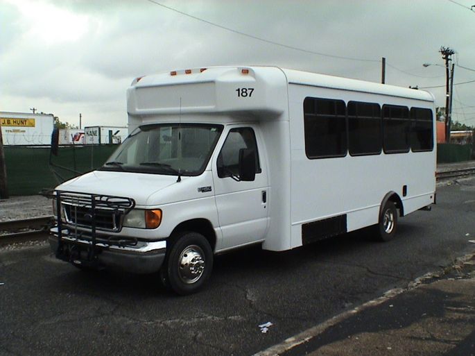 Ford E450
