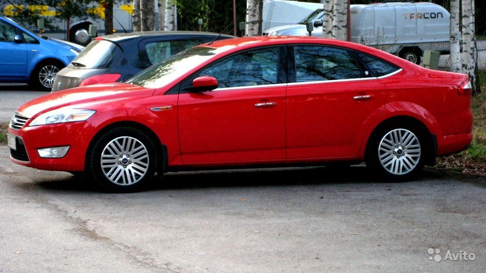 Ford Mondeo Red