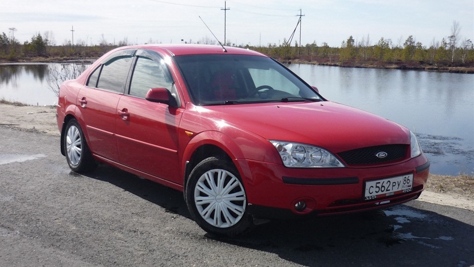 Ford Mondeo Red