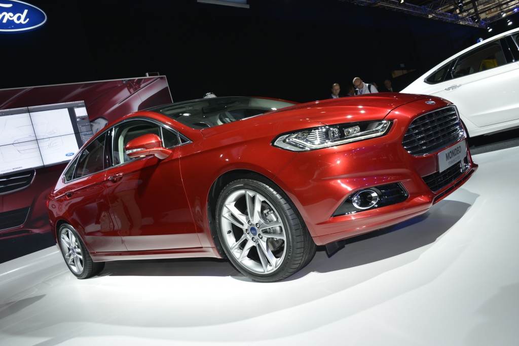 Ford Mondeo Red