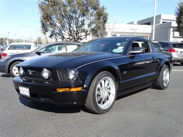 Ford Mustang Deluxe