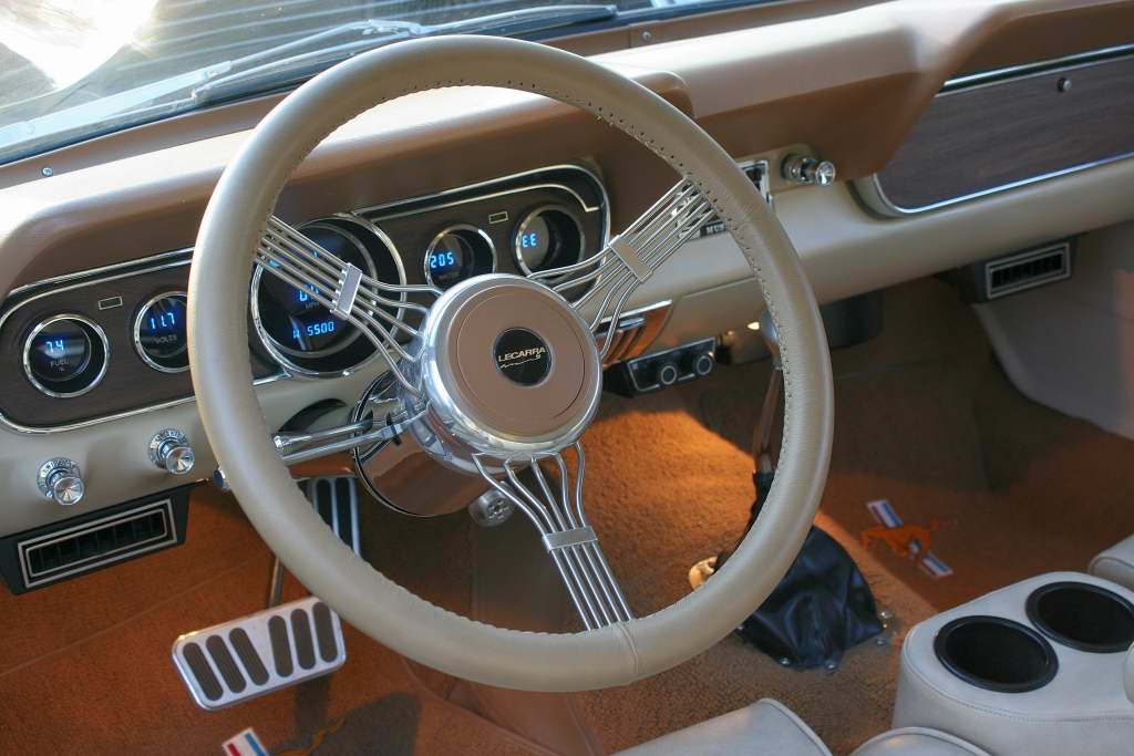 Ford Mustang Sedan