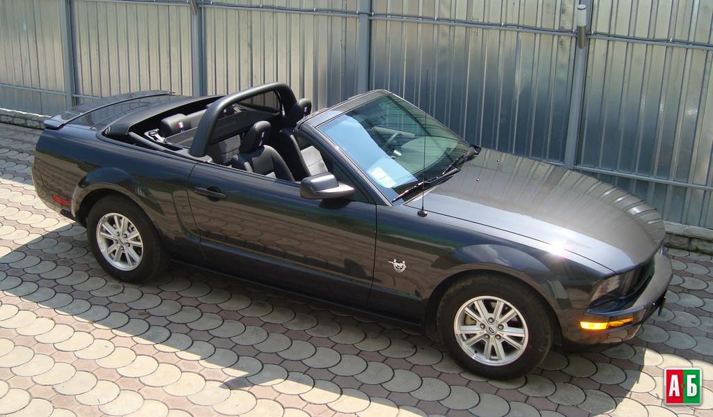 Ford Mustang V6 Convertible
