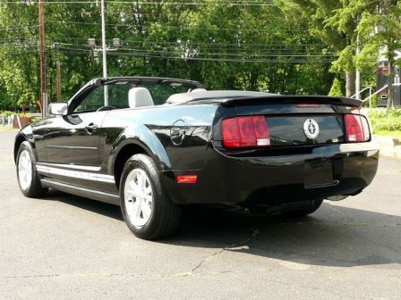 Ford Mustang V6 Convertible