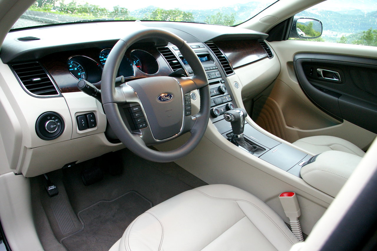 Ford Taurus Black