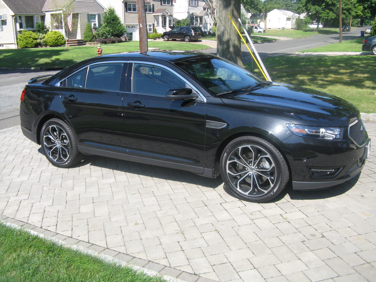 Ford Taurus Black