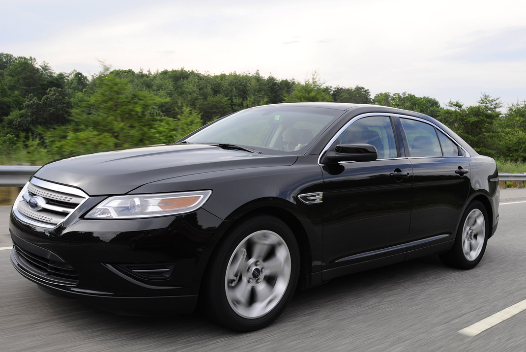 Ford Taurus Black