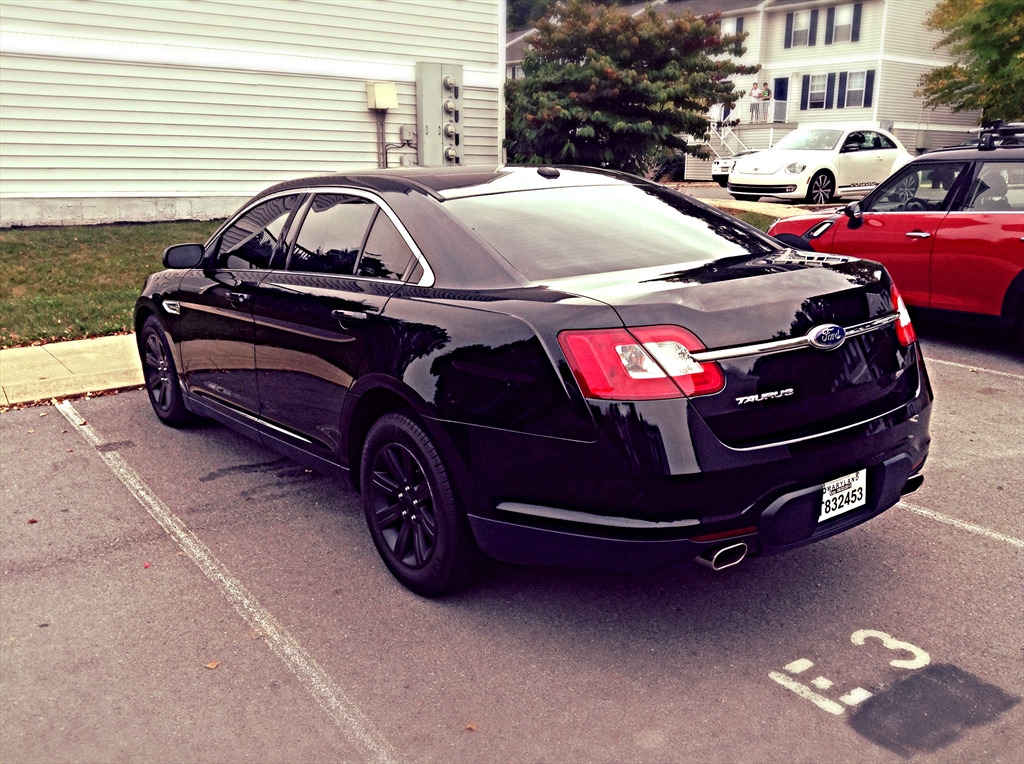 Ford Taurus Custom
