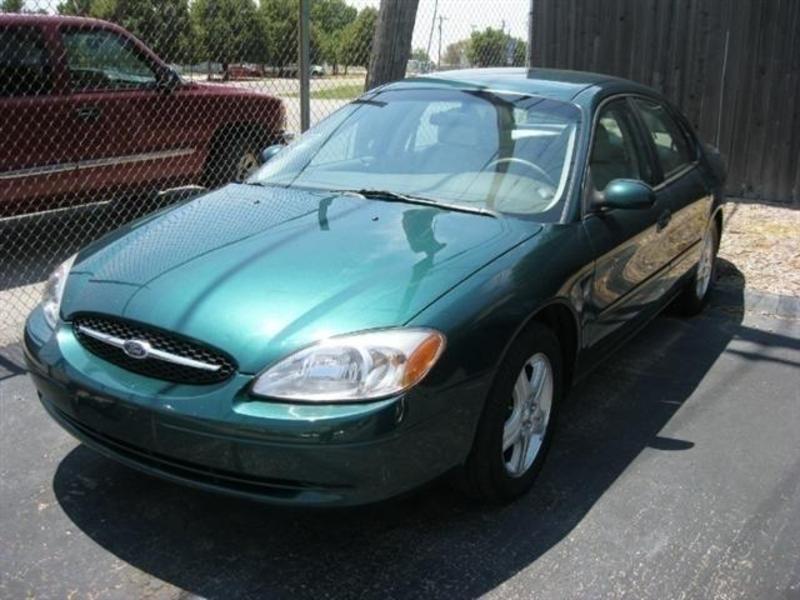 Ford Taurus Green
