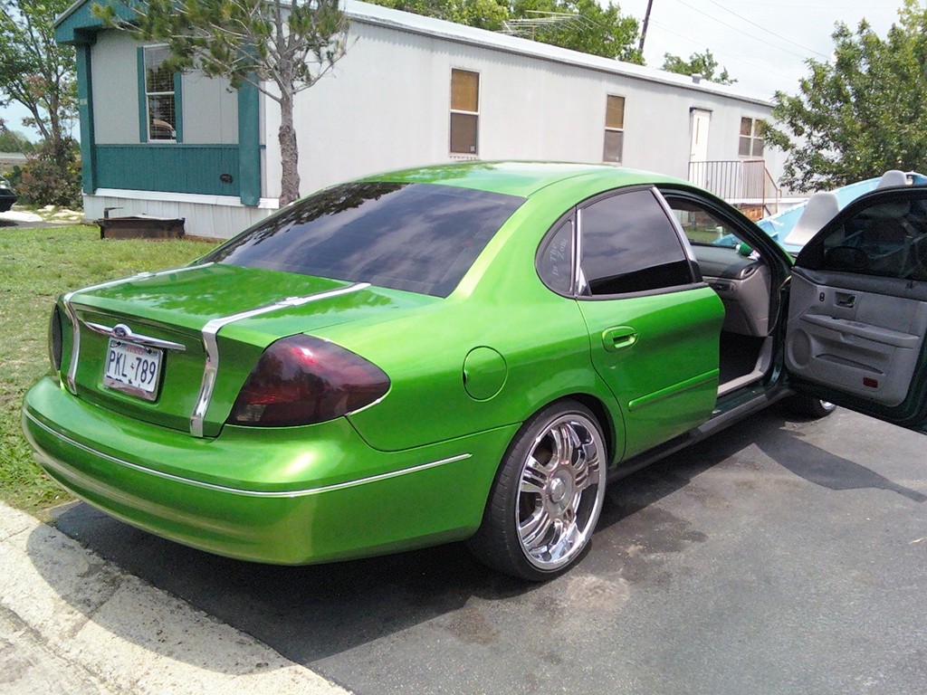 Ford Taurus Green