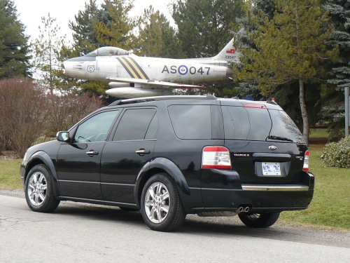 Ford Taurus Suv