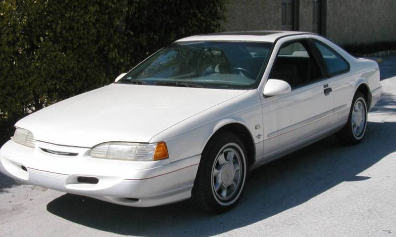 Ford Thunderbird V8