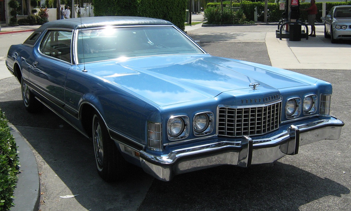 Ford Thunderbird V8