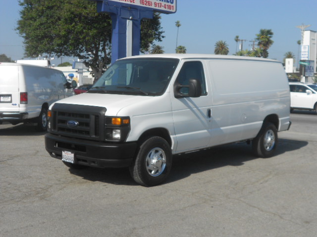 Ford E-250 Van