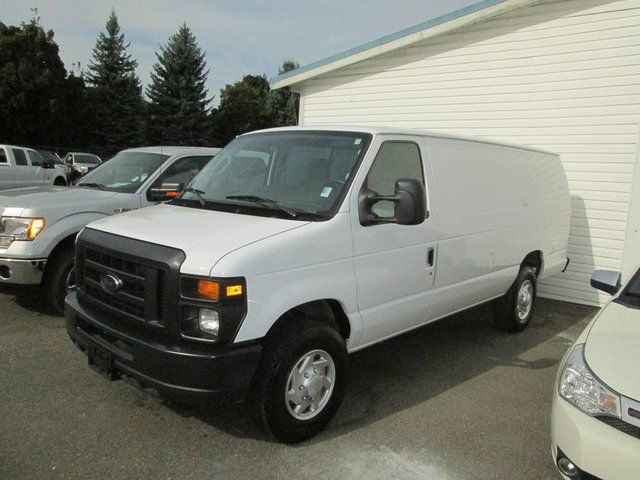 Ford E-250 Van