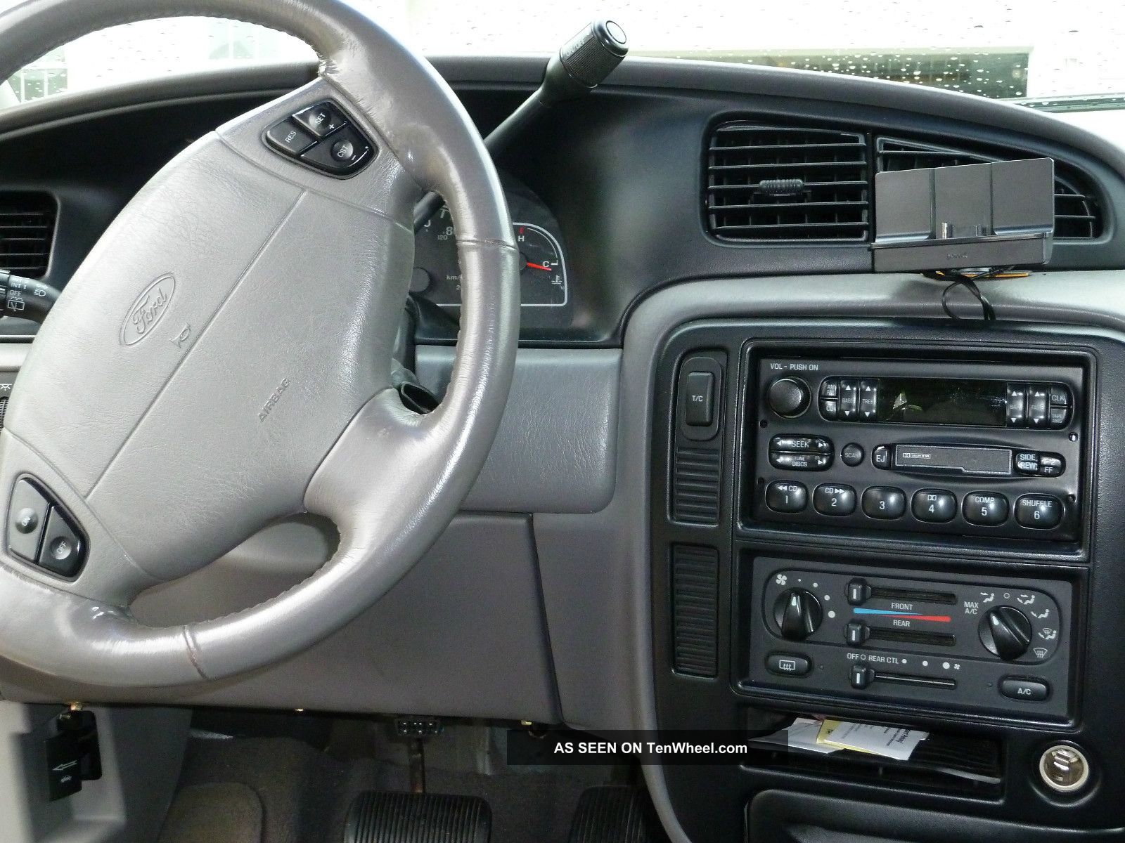 Ford Windstar Van